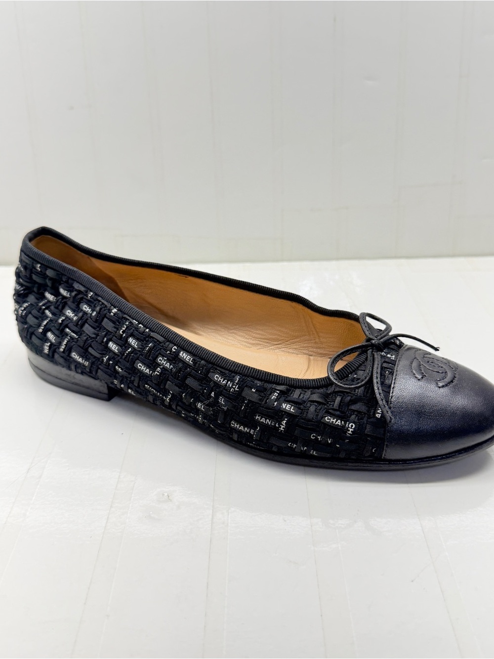 100% Authentic CHANEL Black Tweed & Leather Cap-Toe Ballet Flat with CC Logo Siz